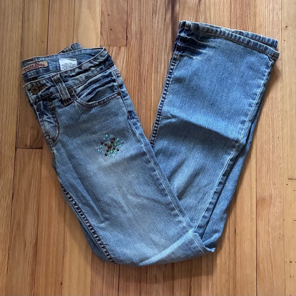 VGUC Vintage Paris Blue Distressed, Rhinestone denim jeans size 3.